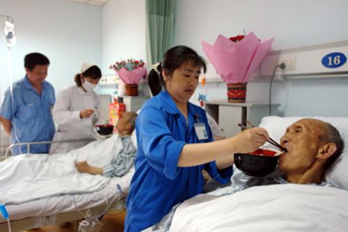 陪护家属:陪护夜间有共享陪护床就方便多了